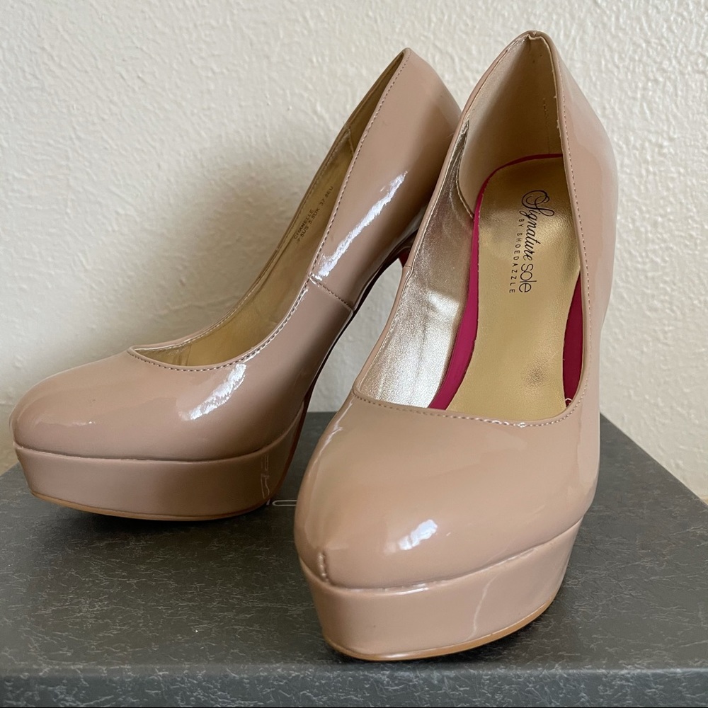 Signature by Shoedazzle tan glossy heels
